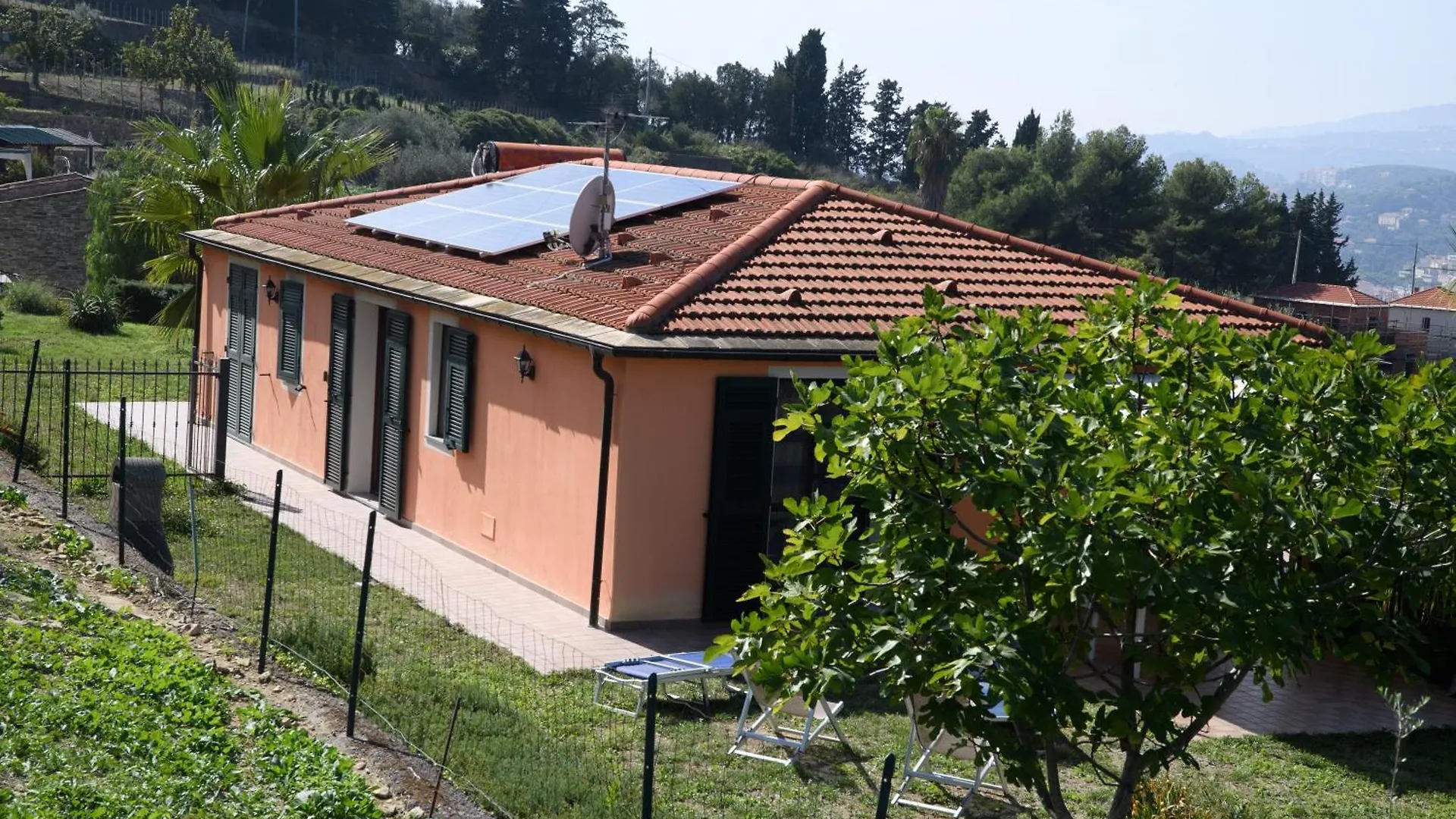 Holiday home Villa Lazzarini Appartamento Giorgia Con Piscina Condivisa 2Km Dal Mare Imperia Italy