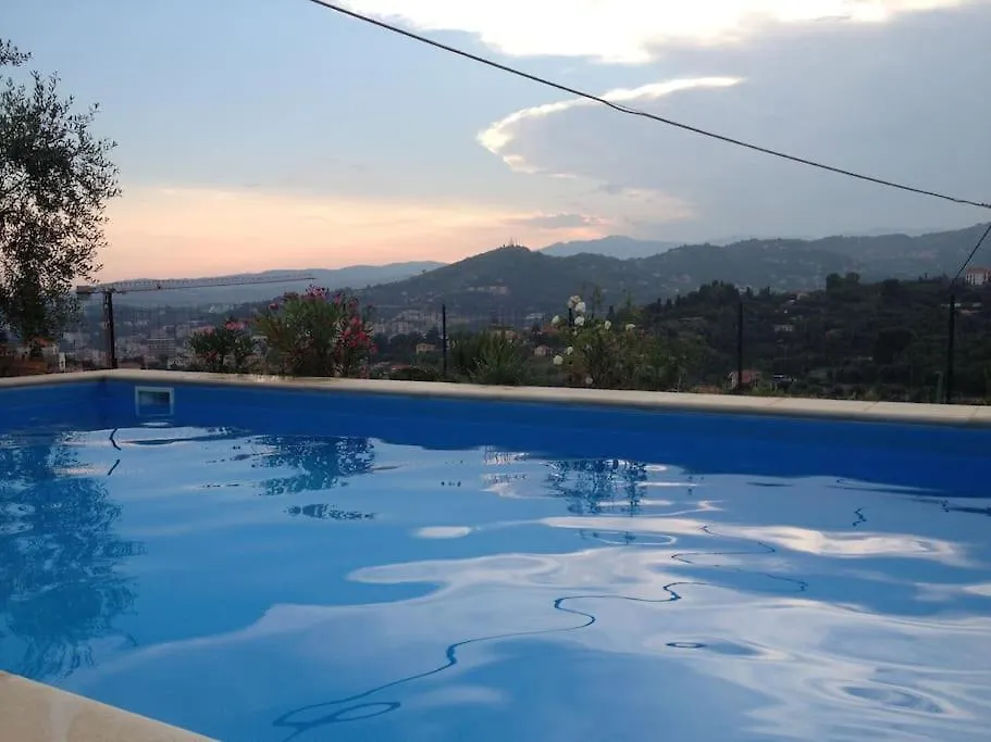 Holiday home Villa Lazzarini Appartamento Giorgia Con Piscina Condivisa 2Km Dal Mare Imperia Italy