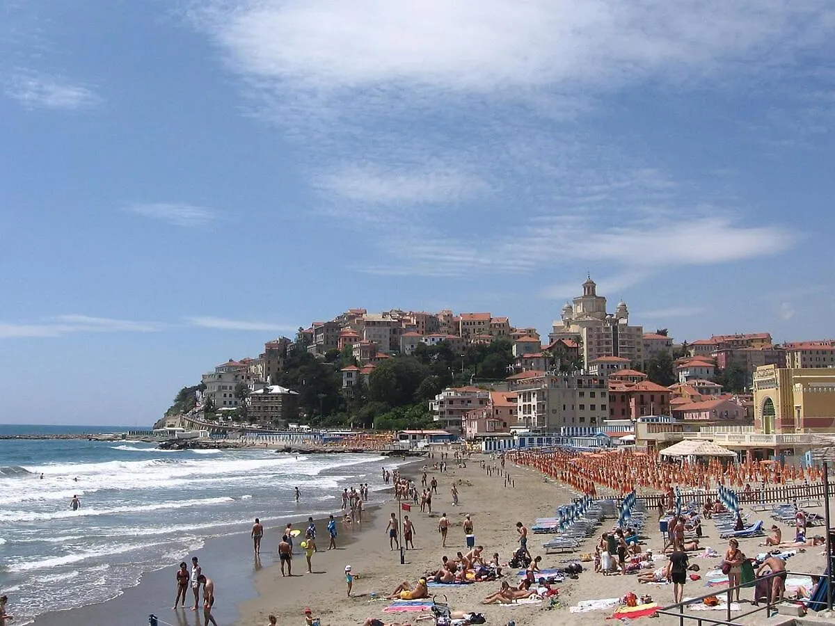 Casa de Férias Villa Lazzarini Appartamento Giorgia Con Piscina Condivisa 2Km Dal Mare Imperia Itália